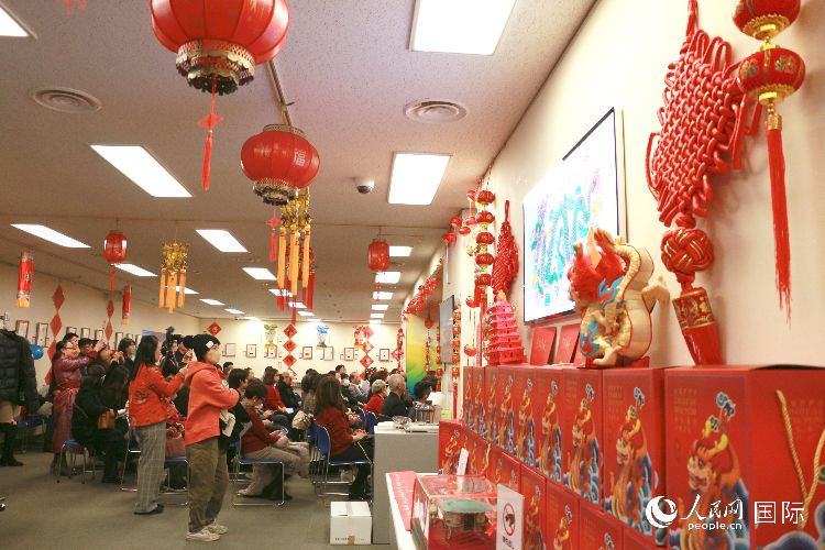 現(xiàn)場(chǎng)洋溢著濃郁的新春氛圍。人民網(wǎng) 許可攝