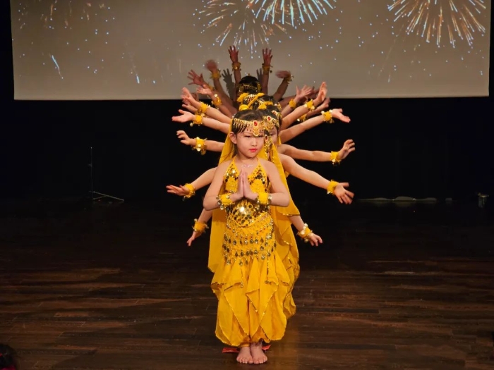 舞蹈《千手觀音》。中國(guó)駐瑞典大使館供圖。