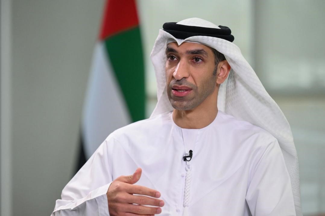 阿聯(lián)酋外貿(mào)國務(wù)部長薩尼·宰尤迪接受采訪。阿聯(lián)酋通訊社供圖