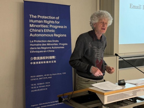 3月18日，由中國人權(quán)研究會(huì)主辦的“少數(shù)民族權(quán)利保障：中國西藏和新疆實(shí)踐”主題講座在瑞士日內(nèi)瓦舉行。圖為比利時(shí)知名藏學(xué)家安德烈·拉克魯瓦在講座上發(fā)言。新華社記者石松攝