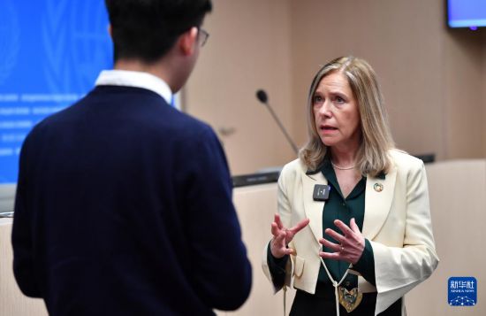 3月19日，在瑞士日內(nèi)瓦，世界氣象組織秘書長塞萊絲特·紹洛接受新華社記者專訪。新華社記者 連漪 攝