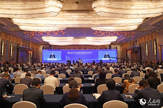  開幕式在廈門國際會(huì)議中心舉行。人民網(wǎng)記者 陳博攝