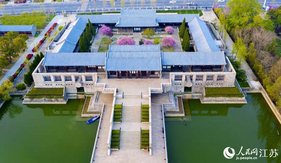 周恩來紀(jì)念館內(nèi)海棠盛開。紀(jì)星名攝