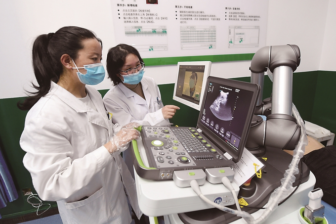 江蘇援藏投資三百萬元在林周縣人民醫(yī)院建設(shè)了拉薩市首臺套遠(yuǎn)程超聲診斷系統(tǒng)。 本報記者 萬程鵬 攝