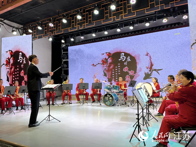 馬莊農(nóng)民樂團在排練節(jié)目。人民網(wǎng) 李子佩攝