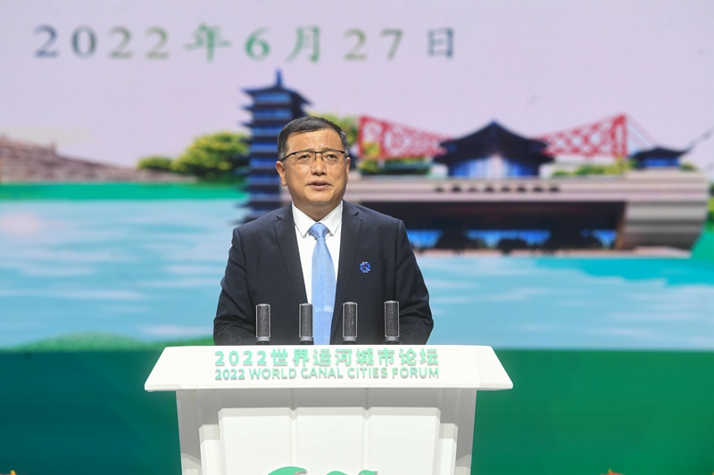 揚(yáng)州市委常委、常務(wù)副市長陳鍇竑作推介發(fā)言。邵丹攝