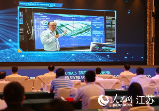 圖為浦口區(qū)集成電路企業(yè)介紹智能制造系統(tǒng)。浦口區(qū)委宣傳部供圖