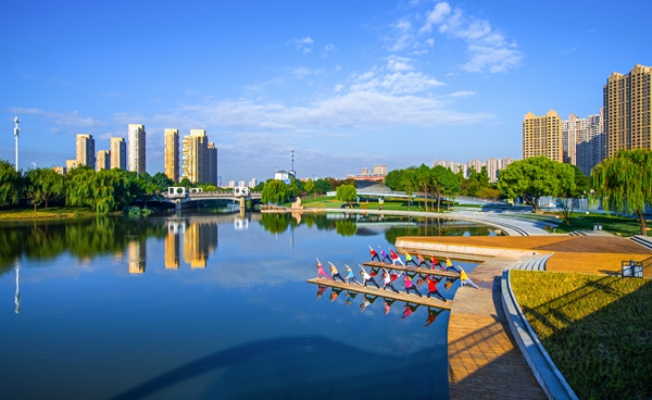 漫步街頭，科產(chǎn)城人融合的理念貫穿始終。無錫高新區(qū)管委會供圖