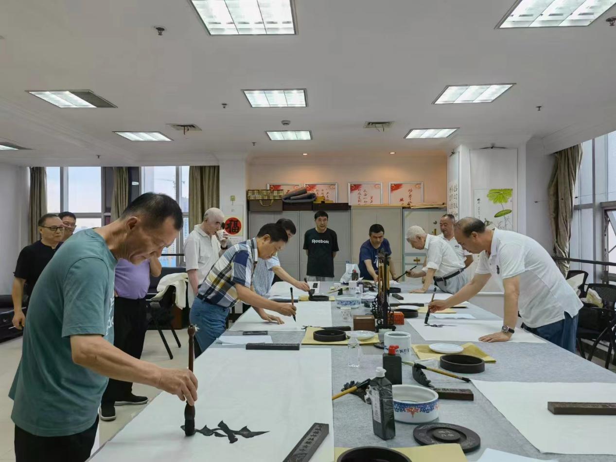 書(shū)畫(huà)作品創(chuàng)作交流活動(dòng)。鄧慧芳攝