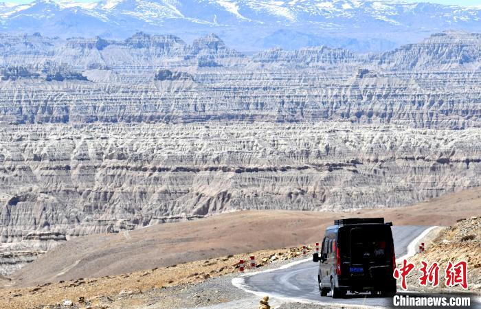 4月5日，西藏阿里札達(dá)土林?！±盍?攝