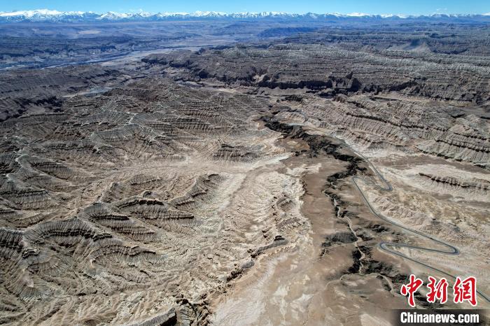 4月5日，西藏阿里札達(dá)土林。(無(wú)人機(jī)照片) 李林 攝
