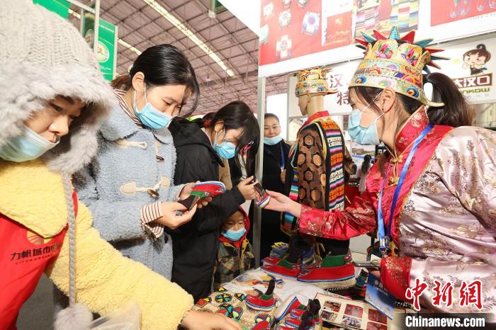 西藏瓊結(jié)赴襄陽參加漢江流域農(nóng)業(yè)博覽會(huì)，農(nóng)特產(chǎn)品受青睞(資料圖) 湖北省援藏辦供圖