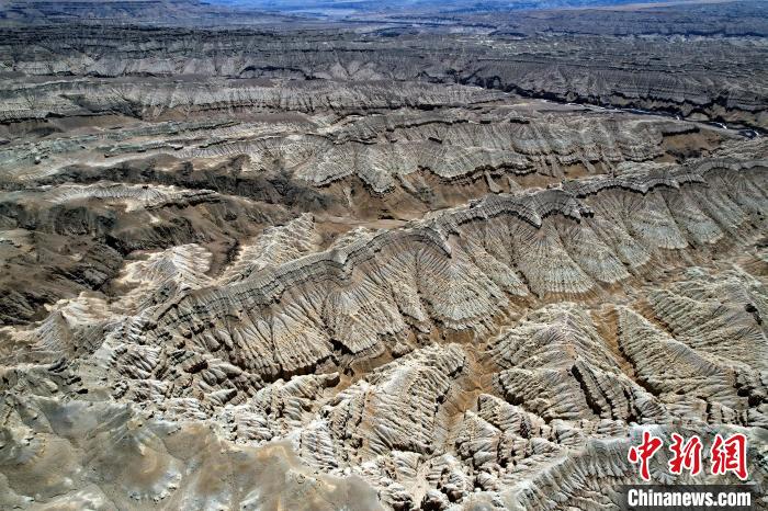 4月5日，西藏阿里札達(dá)土林。(無(wú)人機(jī)照片) 李林 攝