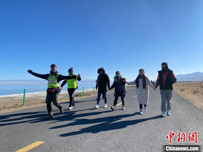 圖為徒步現(xiàn)場(chǎng)。　李江寧 攝