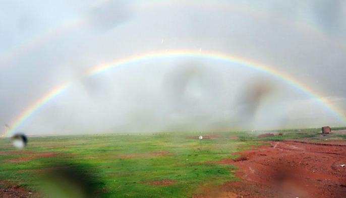 科考隊員在茲格塘錯采樣返程途中，高原風雨彩虹送行。　<a target='_blank' ><p  align=