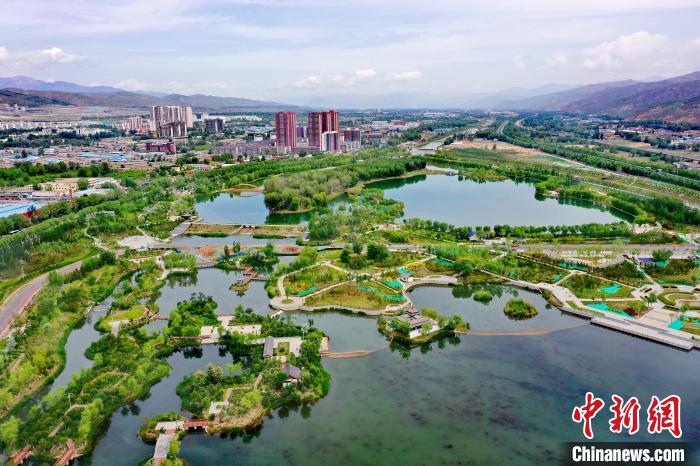 西北城市西寧立生態(tài)文明高地新典范：“一城山水、百園千姿”