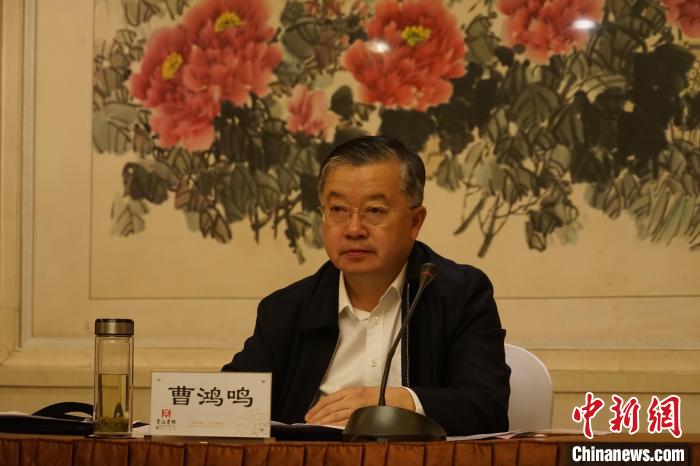 圖為全國人大常委會委員、全國人大華僑委員會副主任委員、致公黨中央副主席曹鴻鳴講話?！∨擞隄?攝