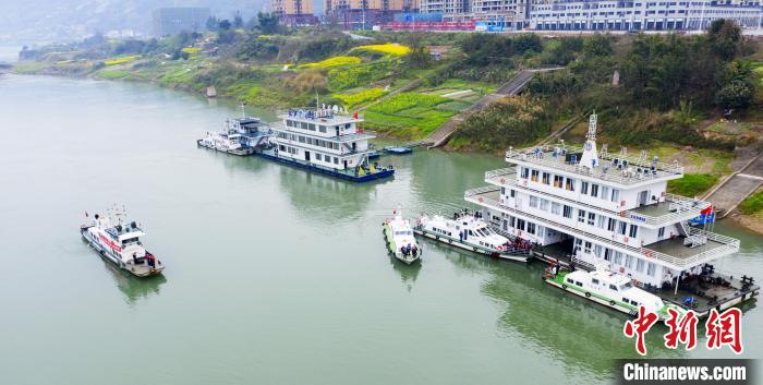 聯(lián)合巡江守護活動現(xiàn)場。　江安縣融媒體中心 攝