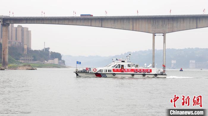 聯(lián)合巡江守護活動現(xiàn)場?！〗部h融媒體中心 攝