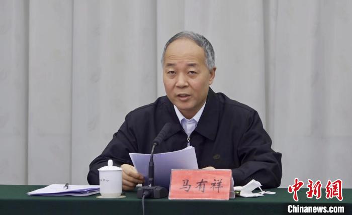 圖為農(nóng)業(yè)農(nóng)村部副部長馬有祥在部省共同打造青海綠色有機(jī)農(nóng)畜產(chǎn)品輸出地推進(jìn)會(huì)議上講話?！±罱瓕?攝