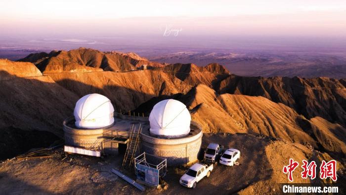 圖為青海冷湖賽什騰山天文臺(tái)址日落?！『槲腻?攝