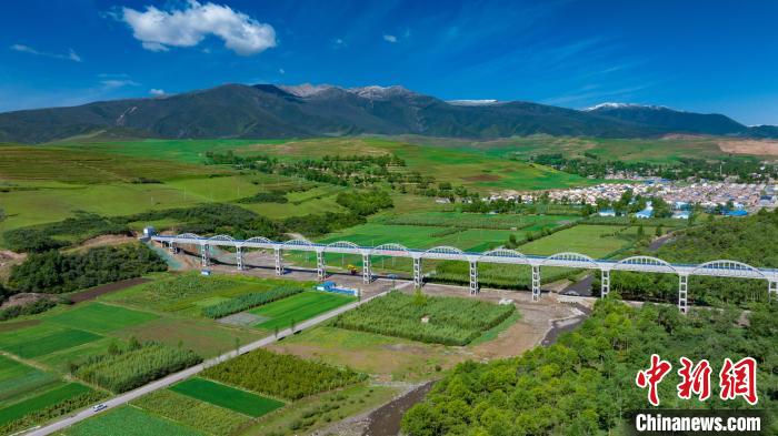 圖為引大濟(jì)湟西干渠的渡槽。(資料圖) 青海省水利廳 供圖