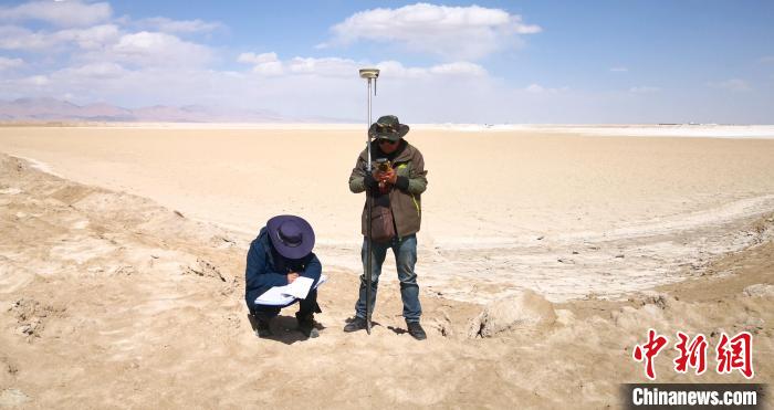 圖為鹽湖礦產(chǎn)資源國情調(diào)查。(資料圖) 柴綜院 供圖