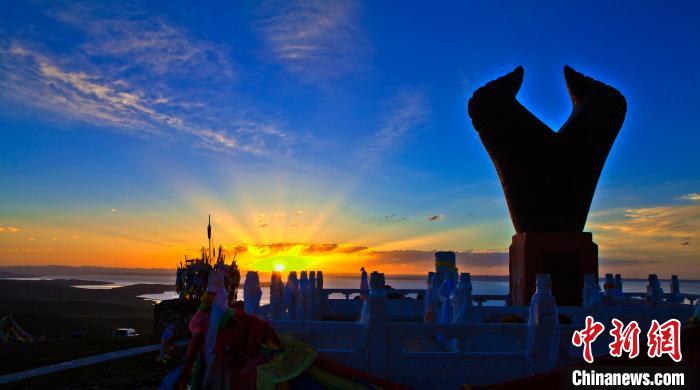 資料圖為果洛州境內(nèi)的黃河源頭牛頭碑。　果洛州委宣傳部供圖