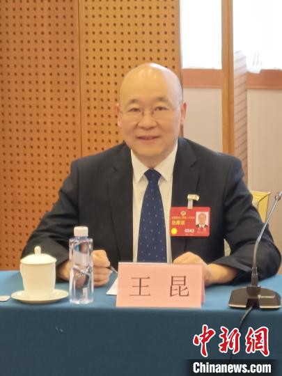 圖為全國(guó)政協(xié)委員，農(nóng)工黨青海省委會(huì)主委王昆?！∈茉L者供圖