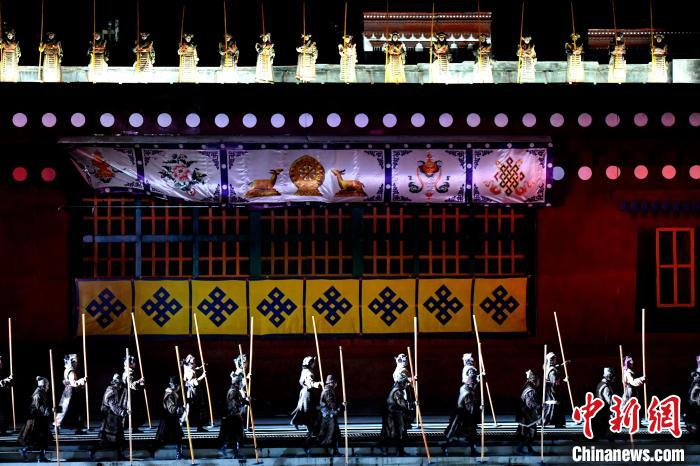 3月17日，西藏拉薩，《文成公主》大型史詩(shī)劇演出現(xiàn)場(chǎng)?！±盍?攝
