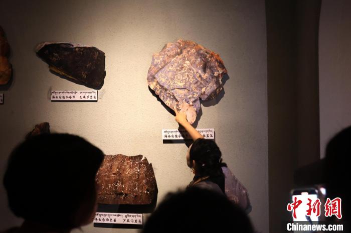 青海玉樹(shù)：網(wǎng)絡(luò)名人打卡博物館一覽江河源頭自然與人文之美