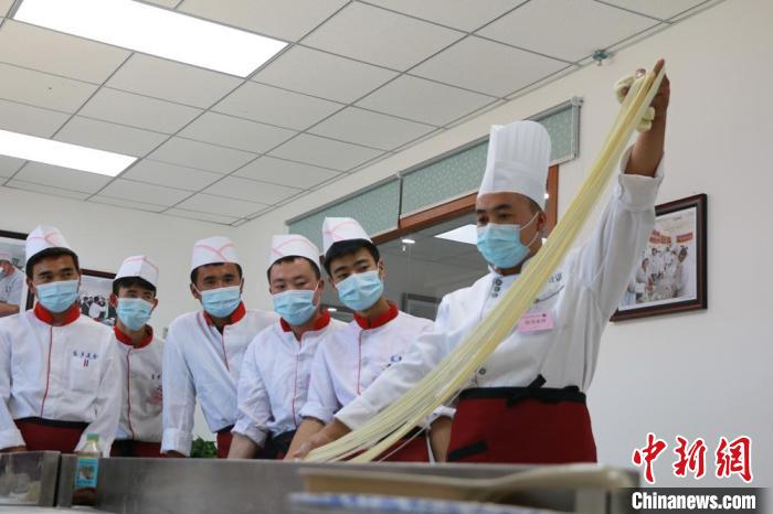 甘肅推特色企業(yè)新型學(xué)徒制培訓(xùn)：企校合作、工學(xué)交替