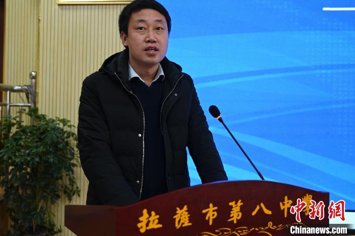 圖為城關區(qū)委副書記、區(qū)委教育工作領導小組組長汪鋒致辭?！≮w朗 攝