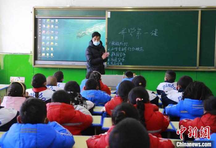 圖為學(xué)生正在上課?！●R銘言 攝