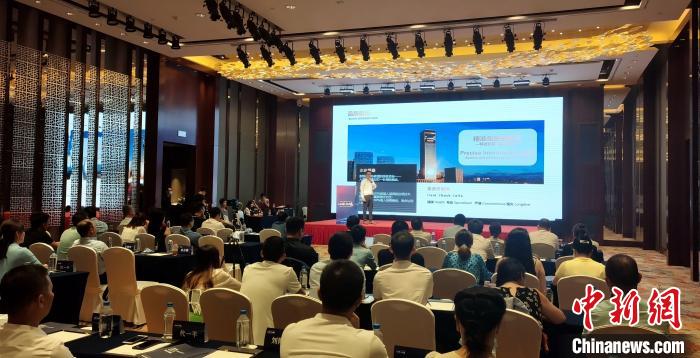 熱休細胞總經(jīng)理吳建洪介紹三年發(fā)展歷程。　楊伏山 攝