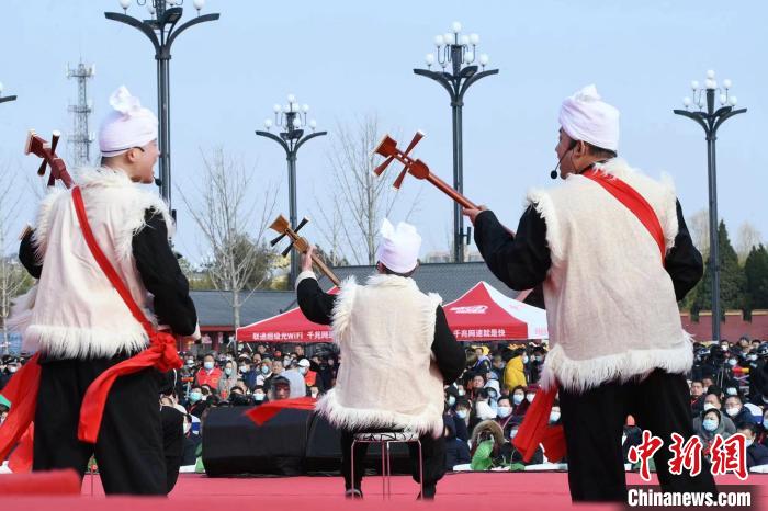 圖為陜北說書展演?！×赫赵?攝