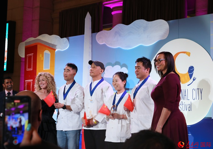 中國駐美國大使館的4名廚師榮獲專業(yè)評審亞軍。人民網(wǎng)記者 李志偉攝