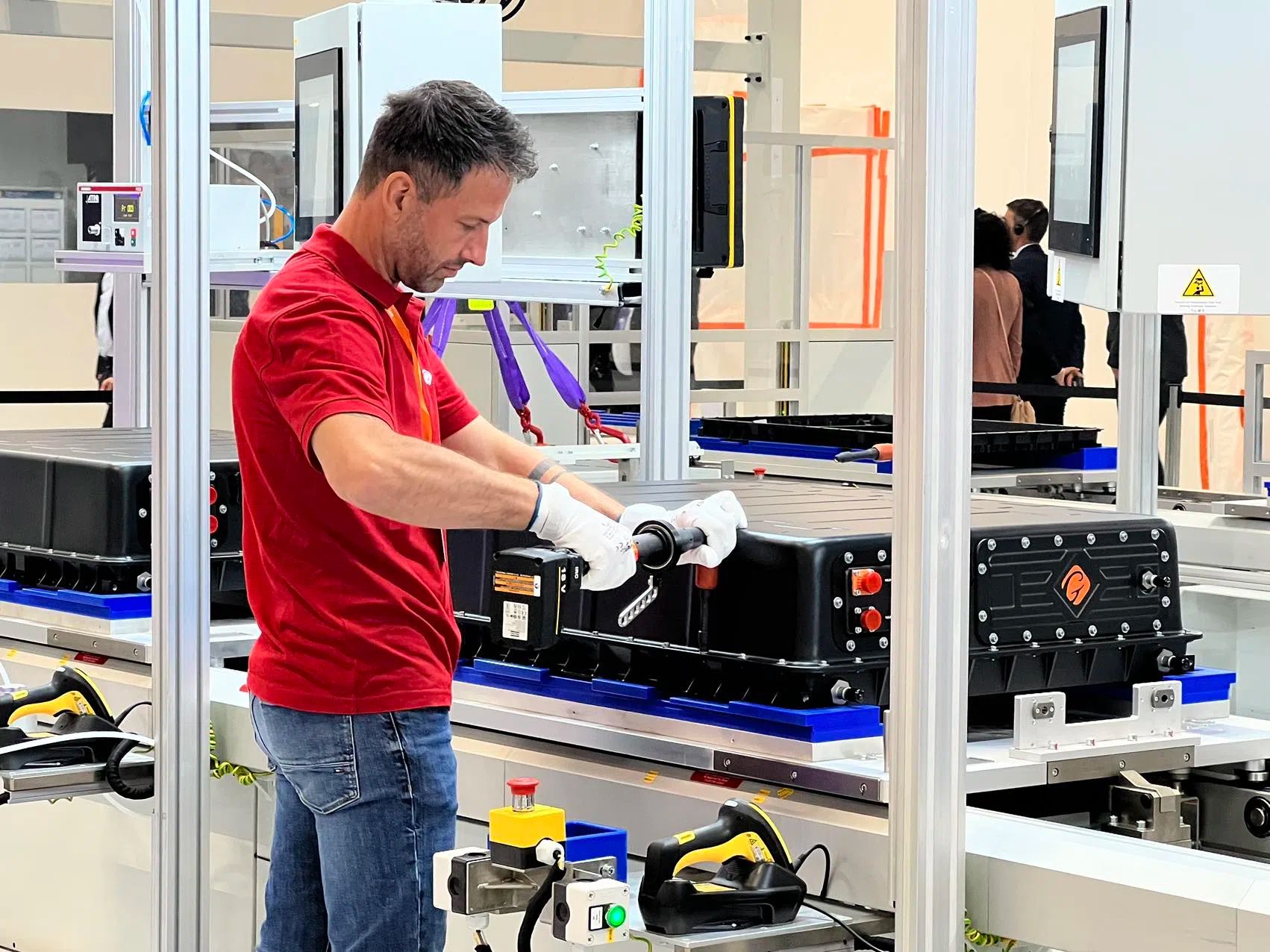 2023年9月國(guó)軒高科哥廷根工廠首款電池產(chǎn)品線投產(chǎn)。人民網(wǎng)記者 李強(qiáng)攝