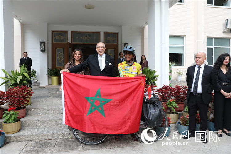 9月6日，摩洛哥駐華大使阿卜杜勒卡迪爾·安薩里在大使官邸舉行儀式，歡迎并招待卡里姆·穆斯塔。人民網(wǎng)記者 王晶攝