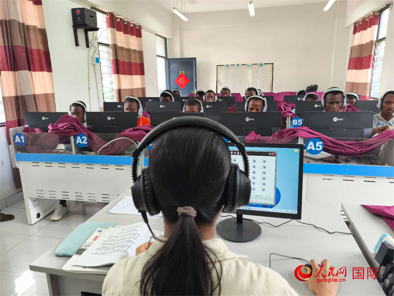 在聽(tīng)力教室內(nèi) 。人民網(wǎng)記者 黃培昭攝