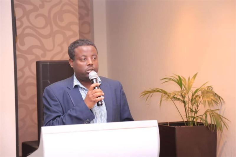 圖為埃塞俄比亞亞的斯亞貝巴大學(xué)政策研究員巴盧·德米西。受訪者供圖