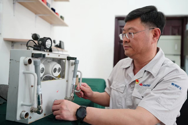 工作中的馬連成。受訪者供圖