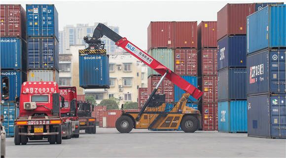 02 西部陸海新通重慶無(wú)水港。華龍網(wǎng) 通訊員郭晉 攝