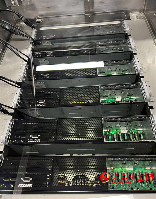 液冷服務(wù)器。人民網(wǎng)記者曾書柔攝