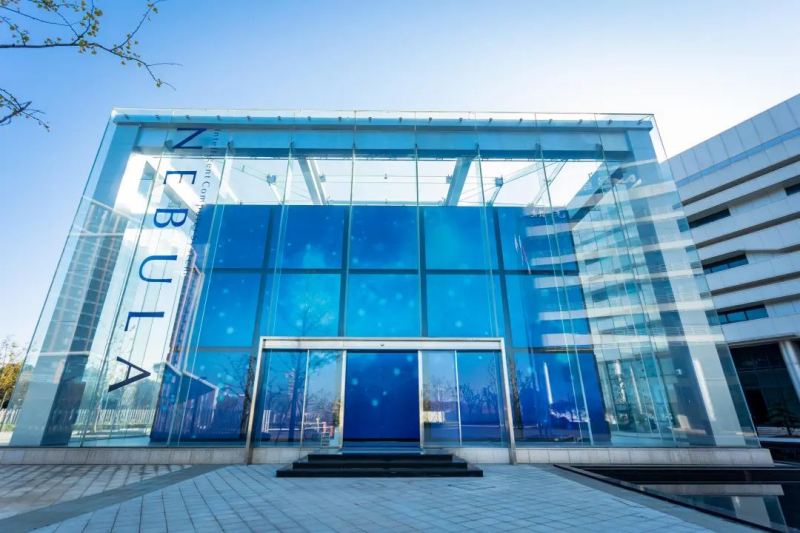 【烏鎮(zhèn)觀潮】加速智慧互聯(lián)，從“枕水烏鎮(zhèn)”駛向“數(shù)字藍?！? oldsrc=