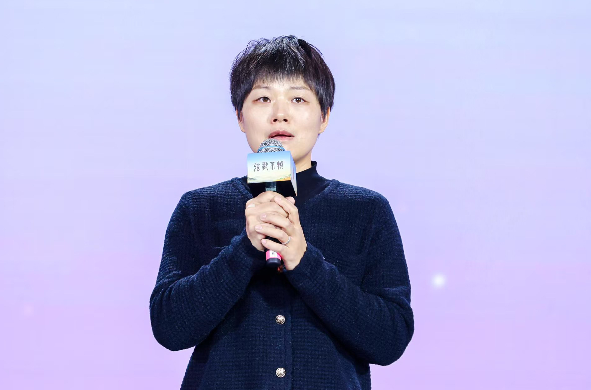 “中國(guó)好人”欒留偉妻子薛巧艷。人民視頻供圖。