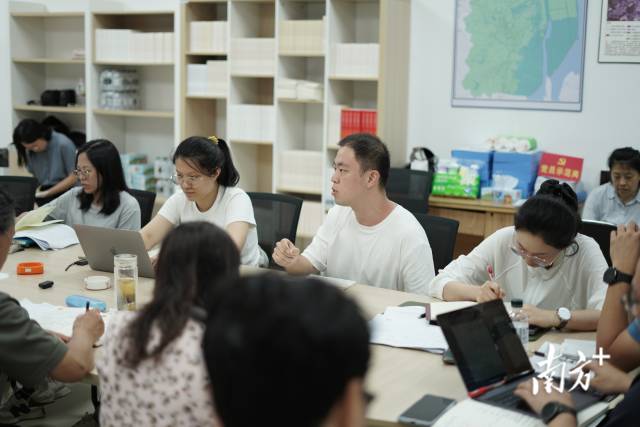 “夜總會”現(xiàn)場。