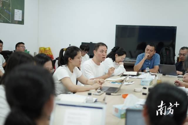 “夜總會”現(xiàn)場。