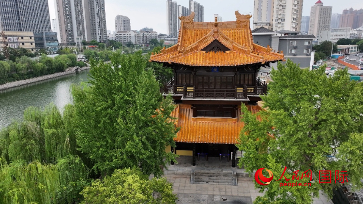 黃樓外觀。人民網(wǎng)記者 余樂(lè)攝