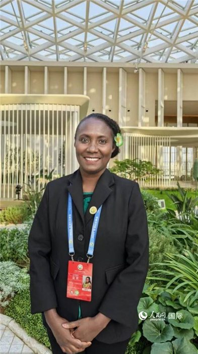 所羅門群島婦女、青年、兒童與家庭事務(wù)部新聞發(fā)言人尼祿·凡科莎接受人民網(wǎng)采訪。 人民網(wǎng) 吳詩敏攝